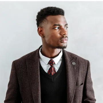 6697896db7f3723e29d17cca_user-4